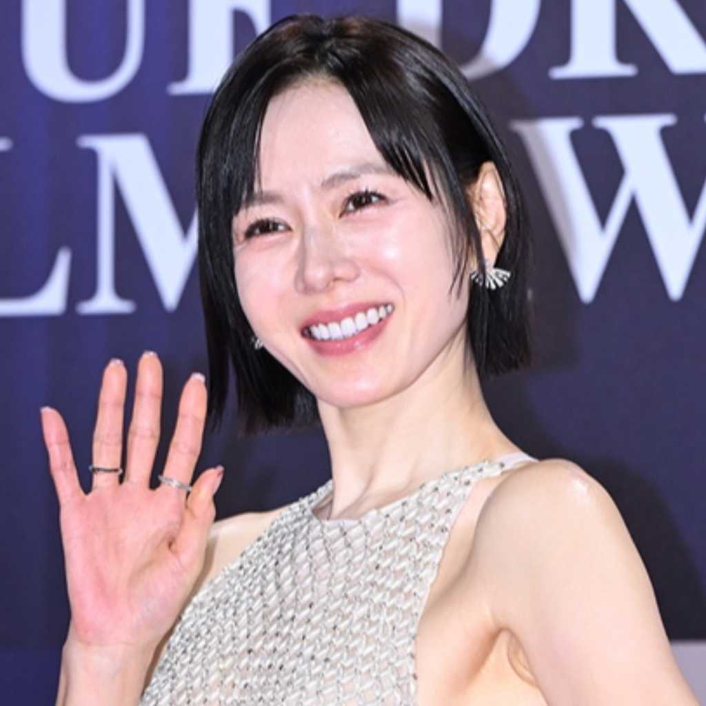 ソン・イェジン、SNSで近況を公開！息子との2ショットが話題