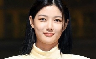 キム・ユジョン、応援してくれるファンへ呼びかけ…愛情が話題「プレゼントは気持ちだけで十分」