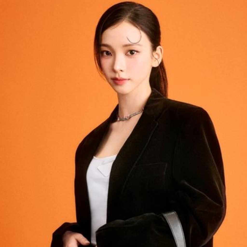 aespaのKARINA「PRADA」のファッションショーで洗練されたスタイルを披露…圧倒的な存在感