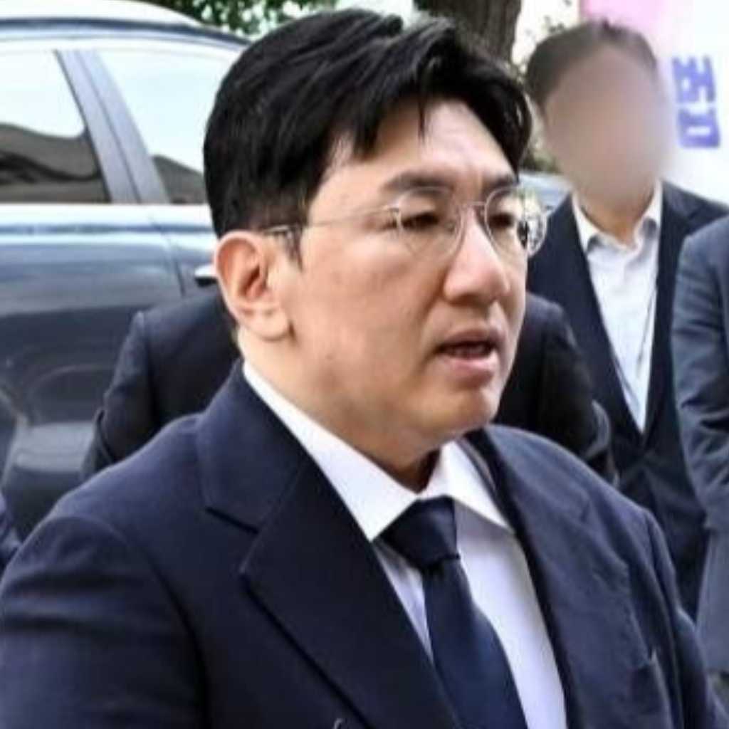 検察、HYBE バン・シヒョク議長の容疑に関する証拠が不十分と判断…警察に別の容疑適用を提案