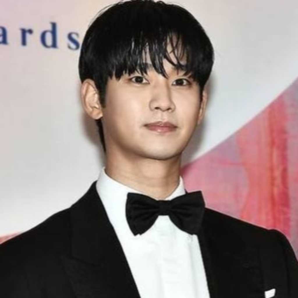 キム・スヒョン、広告契約めぐる28億ウォン訴訟…対立のまま続行へ