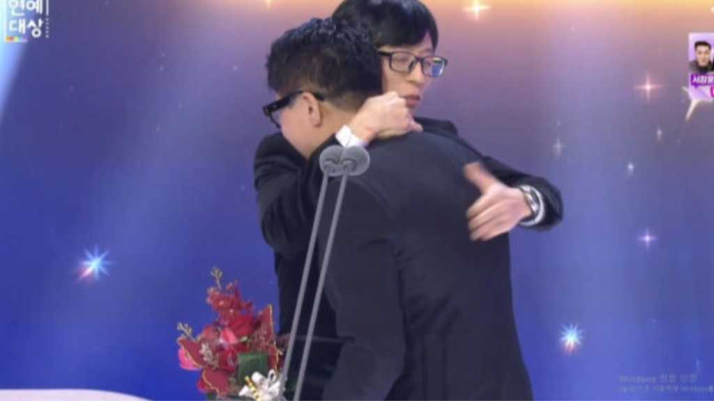 「2025 SBS芸能大賞」イ・サンミン、大賞に感激！ユ・ジェソクから温かい抱擁も“借金返済し結婚まで”