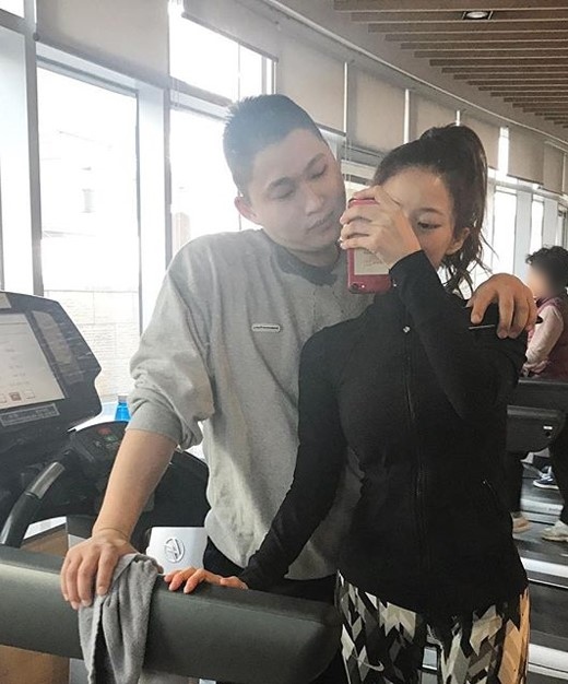 9歳差カップル Swings イム ボラ アクティブなデート写真公開 Kstyle