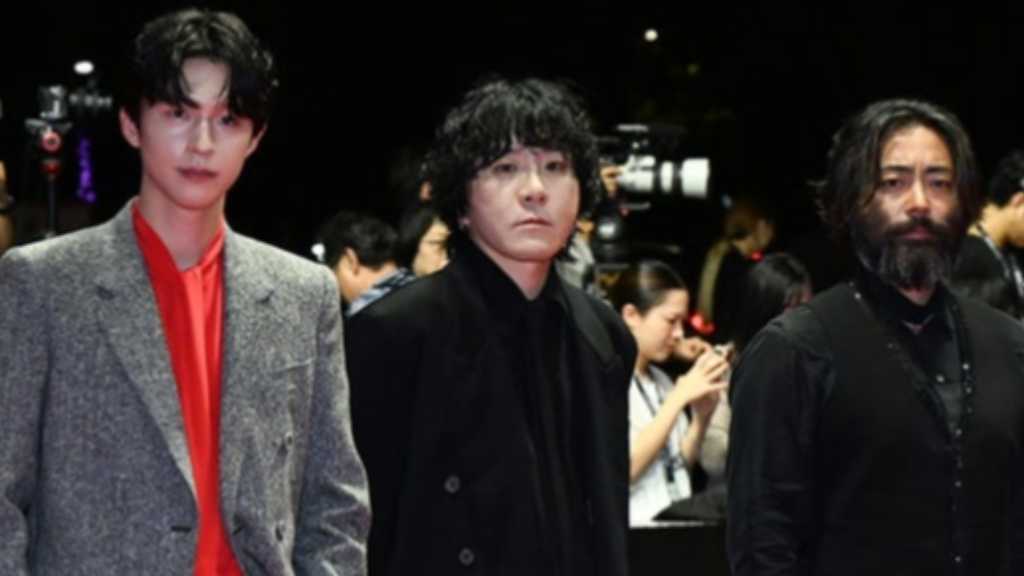 【PHOTO】山田孝之「釜山国際映画祭」に登場！ホン・ギョン＆ピョン・ソンヒョン監督と開幕式のレッドカーペットに