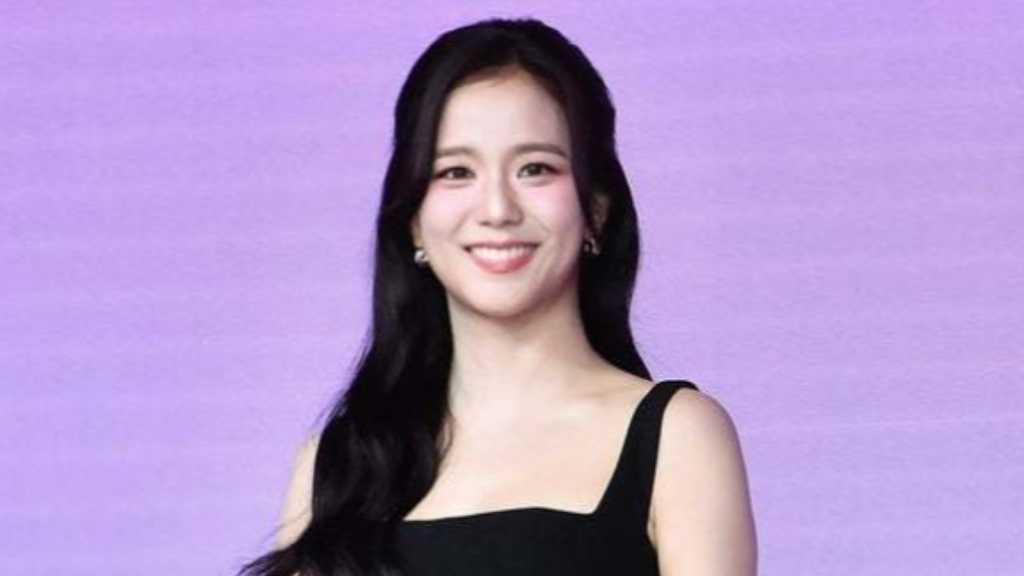 BLACKPINK ジス着用衣装をめぐる投稿が議論に…海外デザイナー、SNSで釈明「事態収束へ」