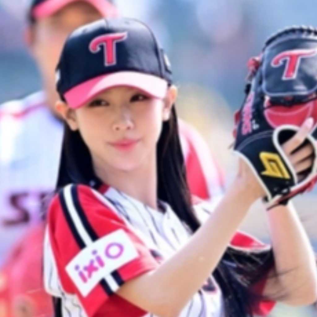 【PHOTO】(G)I-DLE ミヨン、始球式に登場…キュートなユニフォーム姿