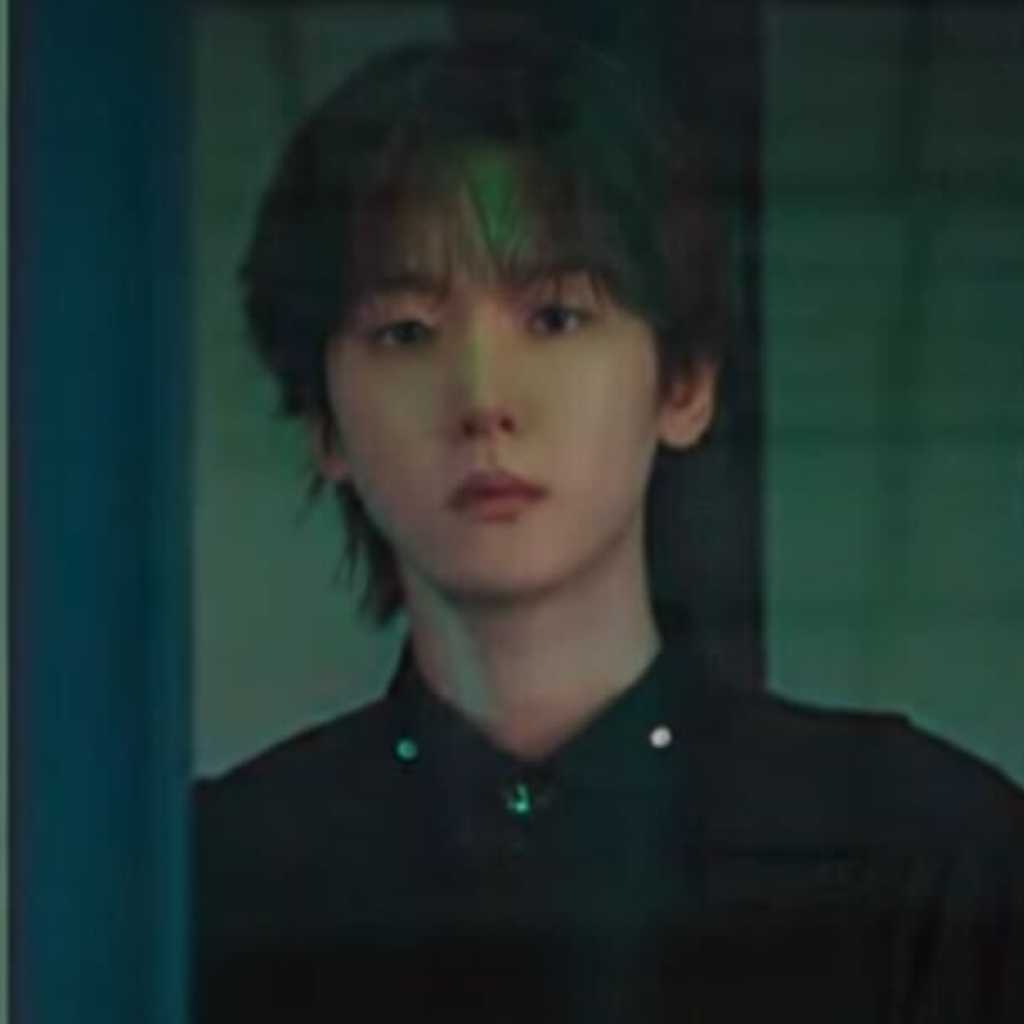 EXO ベクヒョン、タイトル曲「Elevator」MV公開…ユニークな構成に注目