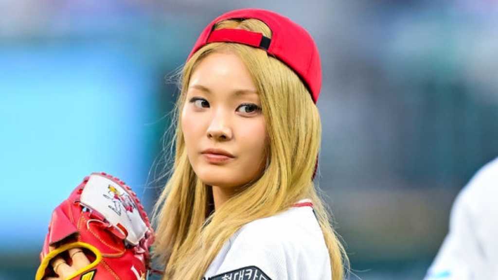 【PHOTO】LIGHTSUM サンア、始球式に登場…美しい投球フォーム