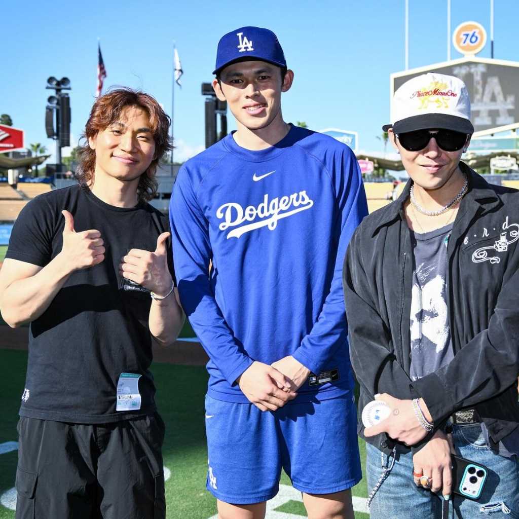 BIGBANGのG-DRAGON&D-LITE、佐々木朗希と対面!サインボールのプレゼントも(動画あり)