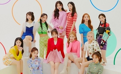 今月の少女 Loona 日本デビューシングルのデジタル先行配信を記念 限定特典付きcdの予約がスタート Kstyle