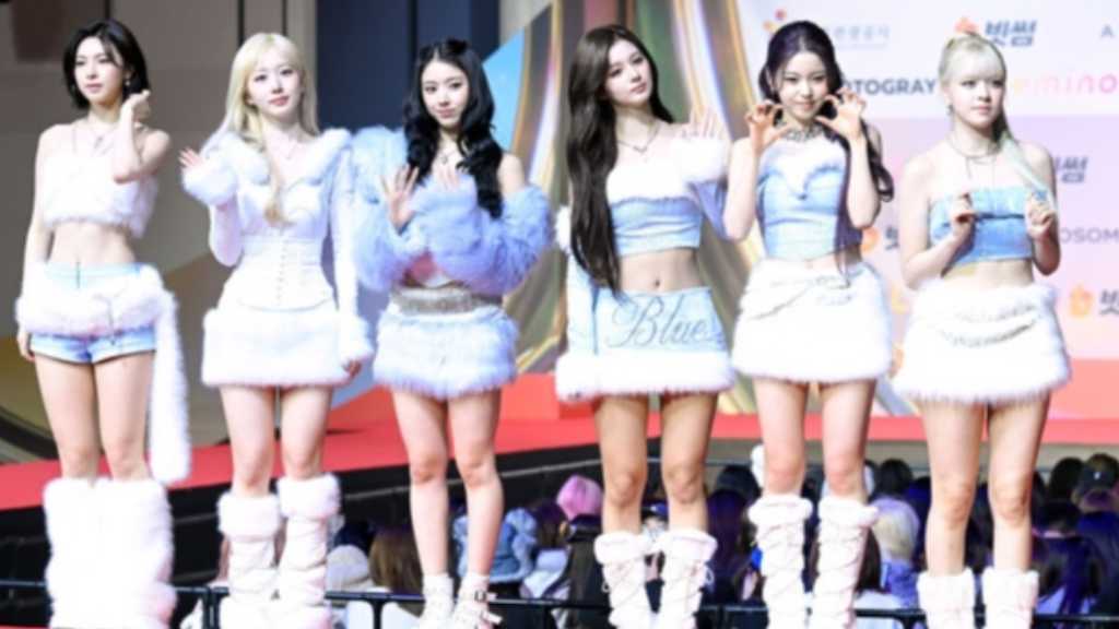 【PHOTO】NMIXX「2025 SBS歌謡大典」レッドカーペットに登場