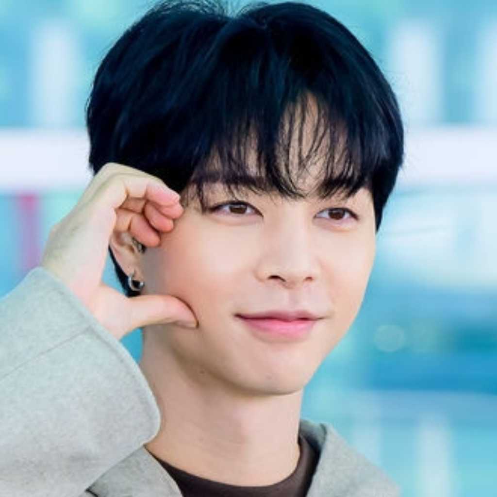 【PHOTO】NCT ジャニー、ファッションショーのためフランスへ出国