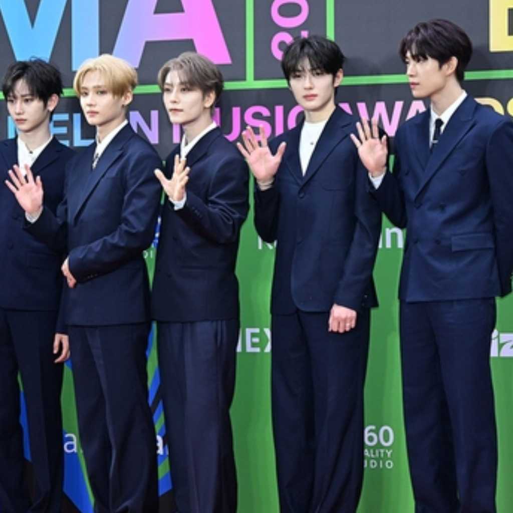 【PHOTO】ALPHA DRIVE ONE「MMA 2025」レッドカーペットに登場