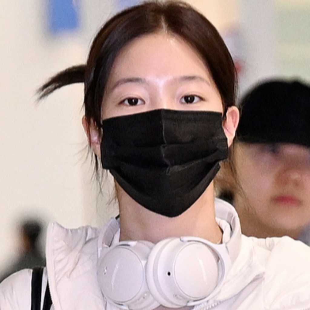 【PHOTO】LE SSERAFIM カズハ、海外スケジュールを終えて韓国に到着（動画あり）