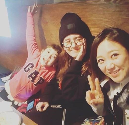 キム スク I O I出身チョン ソミ エブリンとの記念ショット公開 会いたかったよ Kstyle