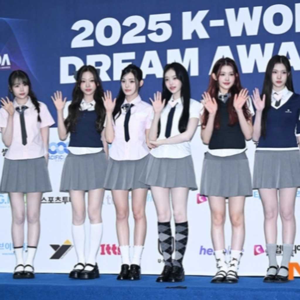 【PHOTO】Hearts2Hearts「2025 K-WORLD DREAM AWARDS」ブルーカーペットに登場
