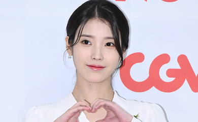 【PHOTO】IU＆チョン・ウソン＆タン・ウェイら「第42回韓国映画評論家協会賞」レッドカーペットに登場