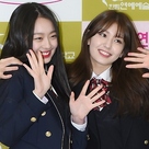 【PHOTO】I.O.I出身チョン・ソミ＆イ・スミン、ハンリム芸能芸術高校の入学式に出席“高校生になりました”