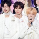 【PHOTO】ASTRO、1/29放送「THE SHOW」でデビュー後初の1位を獲得…涙するメンバーも