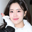 【PHOTO】T-ARA ウンジョン、スケジュールのため日本へ出国…笑顔で挨拶（動画あり）