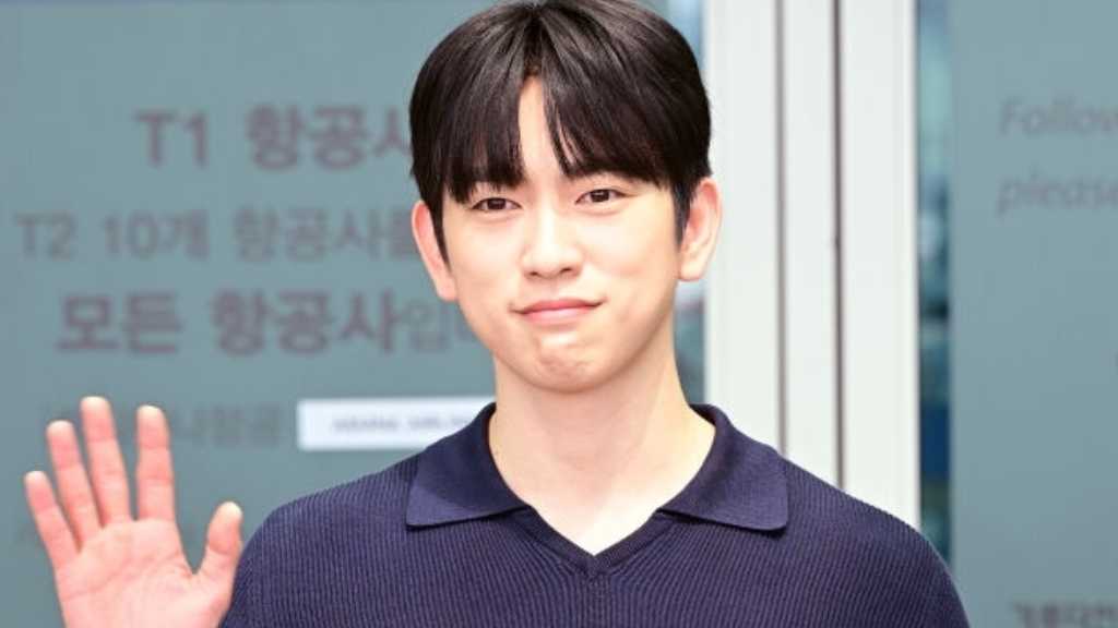 【PHOTO】GOT7 ジニョン、海外スケジュールのため出国…シンプルなファッション