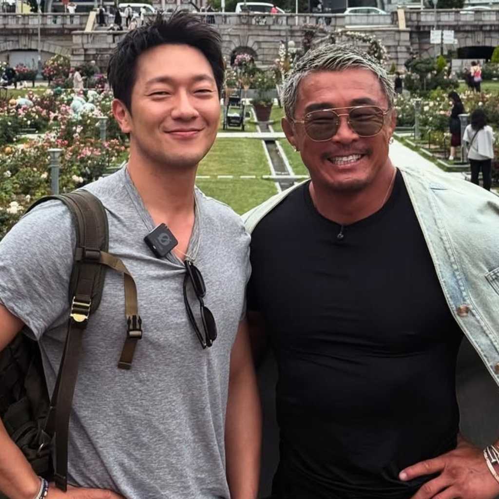秋山成勲、大阪でソン・ソックと2ショット！高架下でじゃんけん対決も