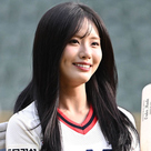 【PHOTO】fromis_9 パク・ジウォン＆イ・チェヨン、始球・始打式に登場…美しい笑顔