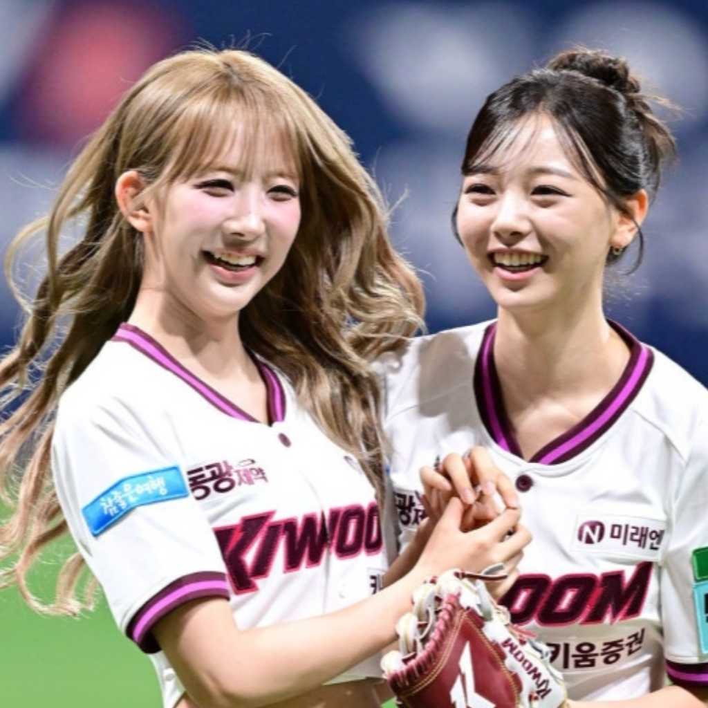 【PHOTO】UDTT クォン・イェジン＆ク・ハンナ、始球・始打式に登場…キュートな笑顔
