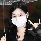 【PHOTO】イ・ユビ、ラジオ番組の収録に参加…美白が際立つブラックコーデ(動画あり)