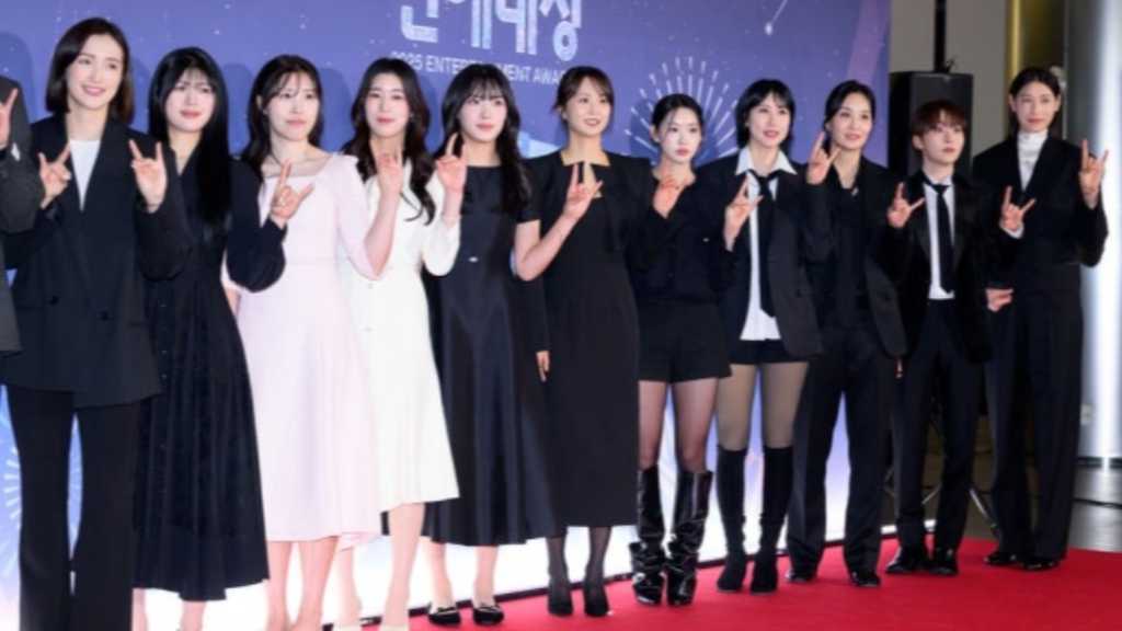 【PHOTO】SEVENTEEN スングァンからキム・ヨンギョンまで「2025 MBC放送芸能大賞」レッドカーペットに登場