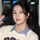 【PHOTO】IZ*ONE出身クォン・ウンビ、海外スケジュールのためタイへ出国…多彩なポーズを披露（動画あり）