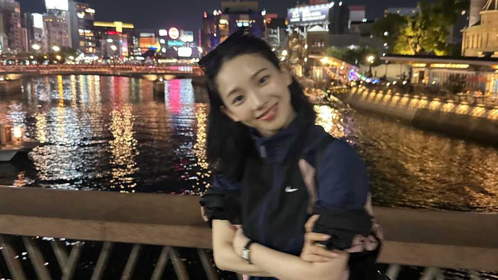 aespaのKARINA、福岡の街を散策！可愛すぎる近況ショットが話題「私について来て」