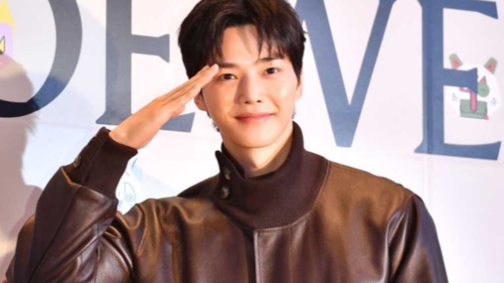 【PHOTO】ソン・ガン、除隊後初！ブランド「LOEWE」フォトイベントに出席（動画あり）