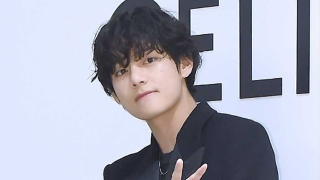 BTSのV、たくましいタンクトップ姿！ハードスケジュールの中でも運動に励む姿が話題に
