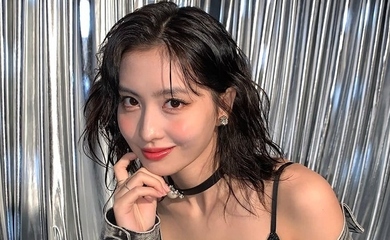 Twice モモ 大胆にデコルテ見せ セクシーな衣装で美貌をアピール キュートな表情にも注目 Kstyle