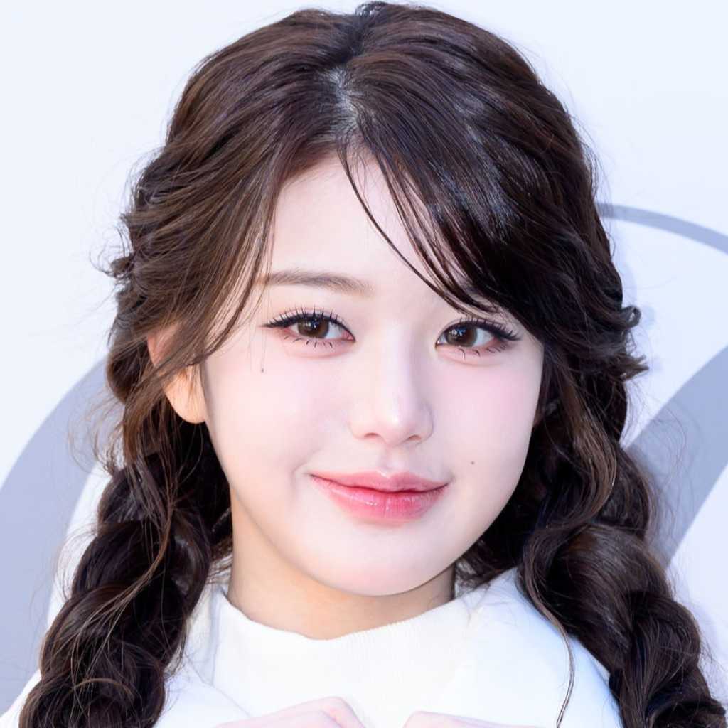 【PHOTO】IVE ウォニョン「EIDER × COSMOPOLITAN」のポップアップイベントに出席