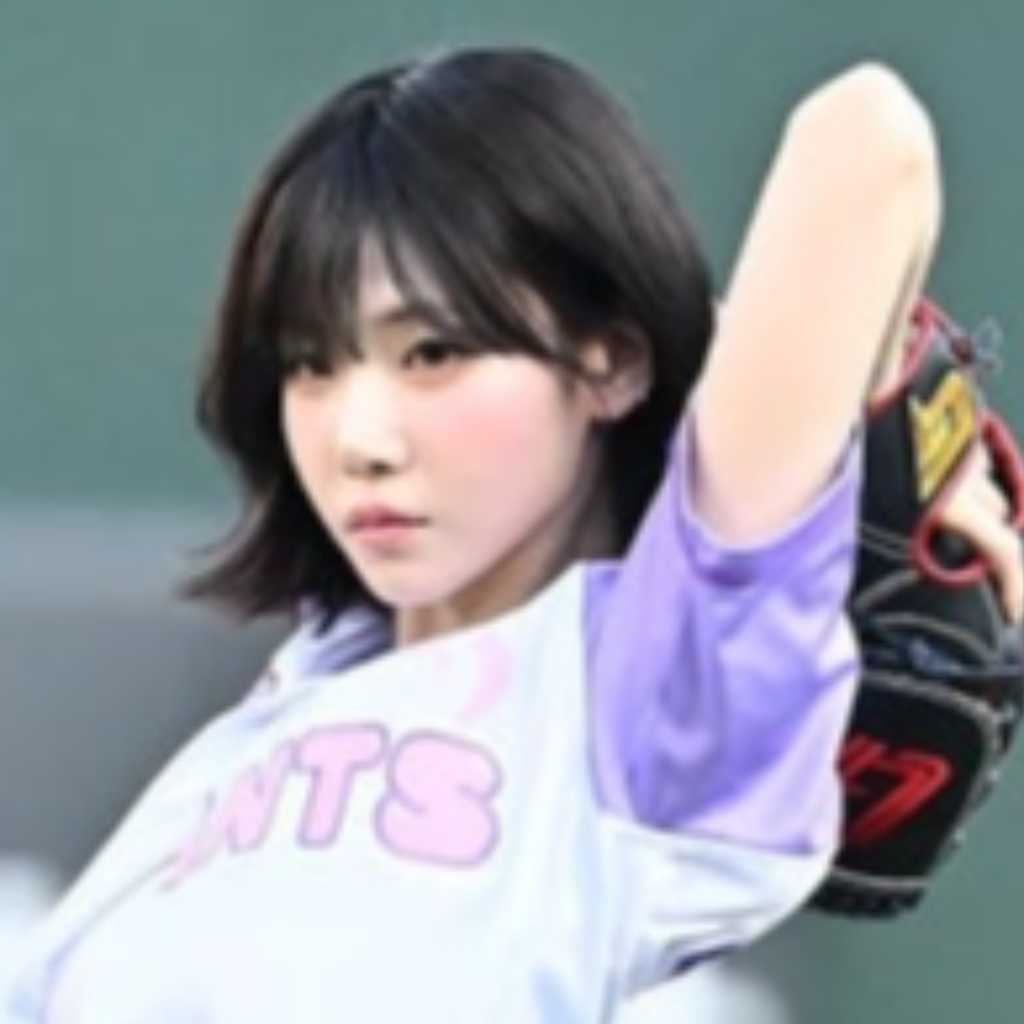 【PHOTO】tripleS キム・ナギョン、始球式に登場…キュートなユニフォーム姿