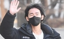 【PHOTO】ホ・ジウン、ラジオ番組の収録に参加…手を振って挨拶（動画あり）