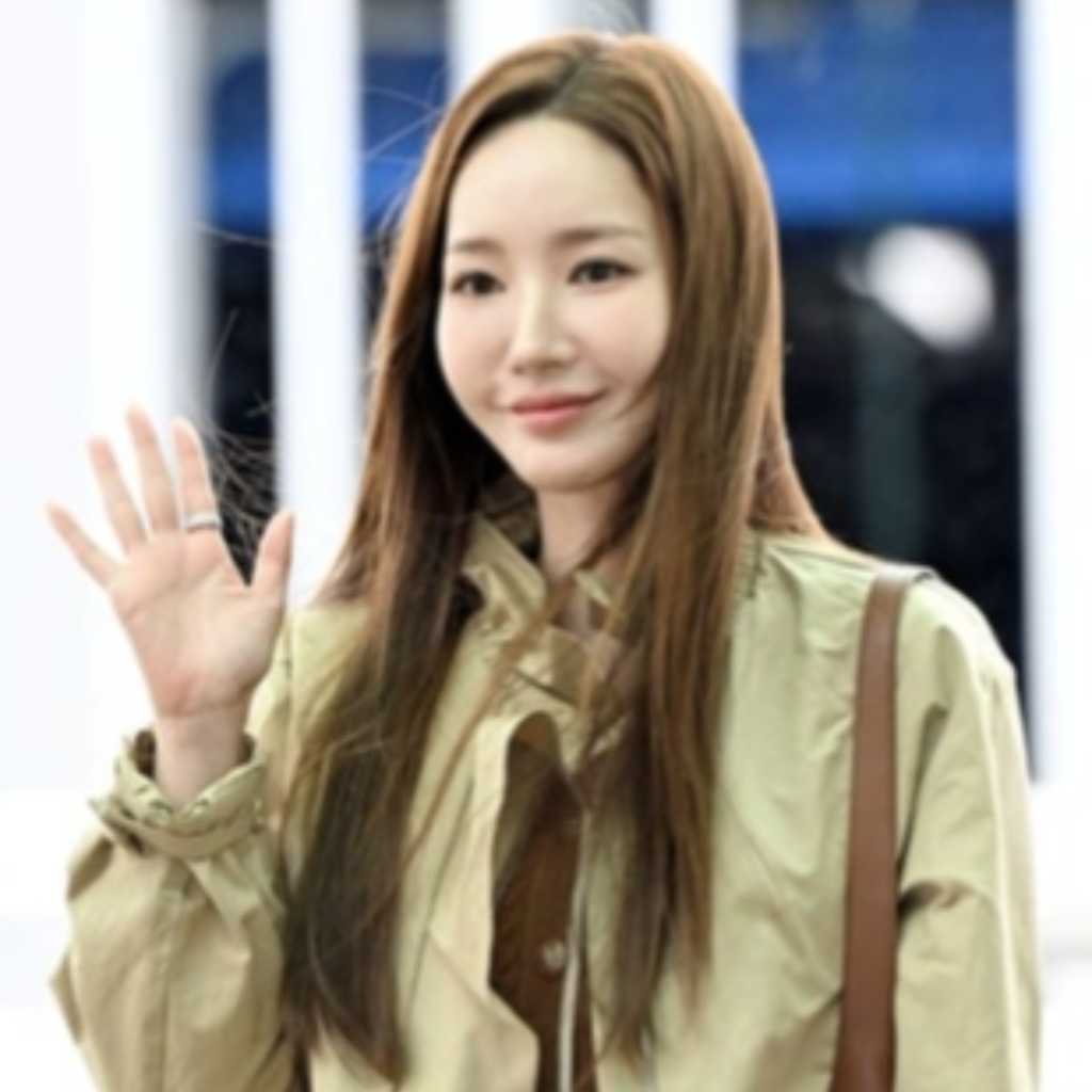 【PHOTO】パク・ミニョン、海外スケジュールのため出国（動画あり）