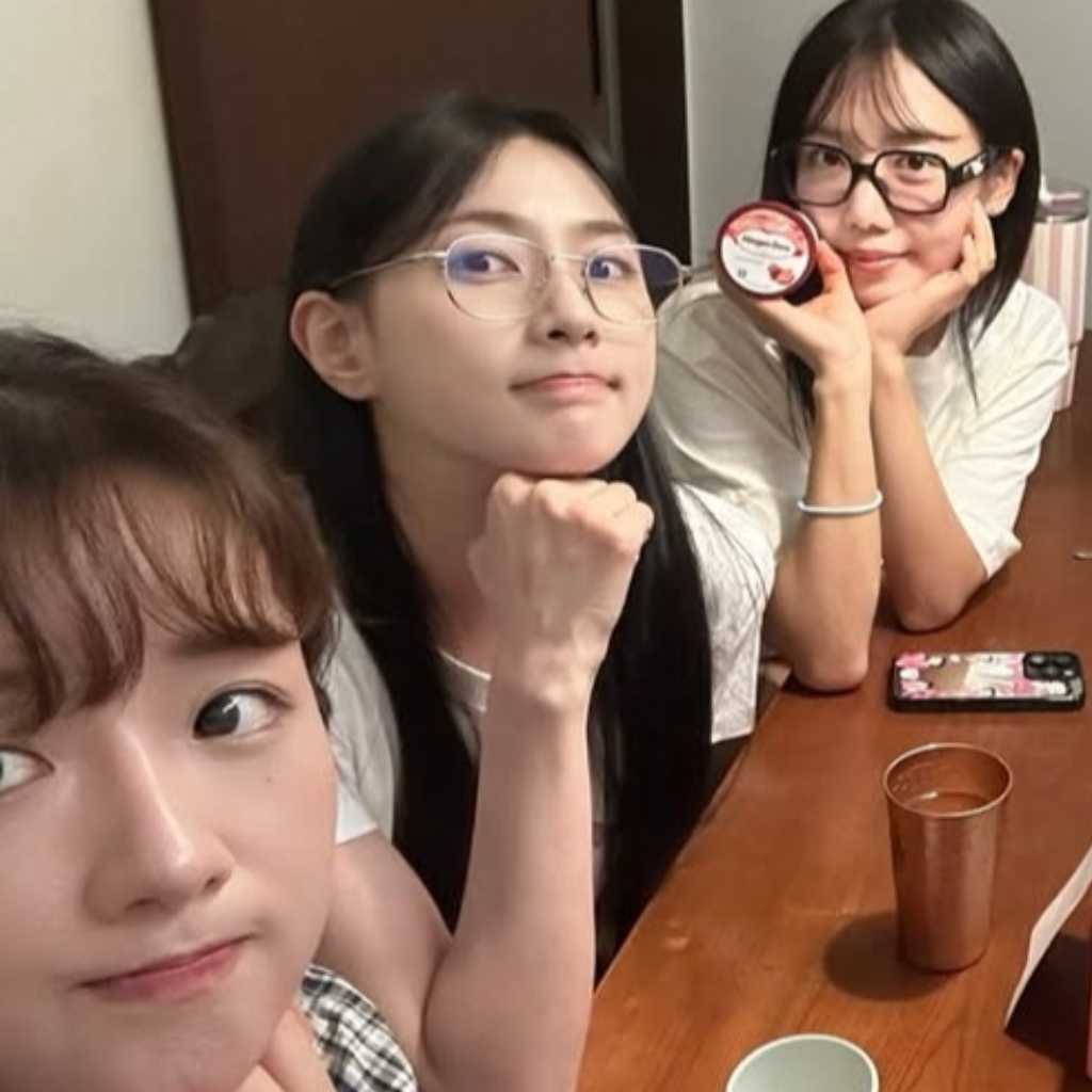 Apink、オ・ハヨンの誕生日を祝福…ソン・ナウンの姿は見られず