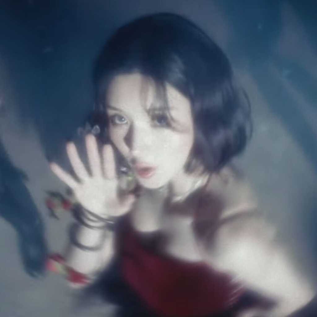 IZ*ONE出身クォン・ウンビ、新曲「Hello Stranger」MV公開…神秘的な世界観