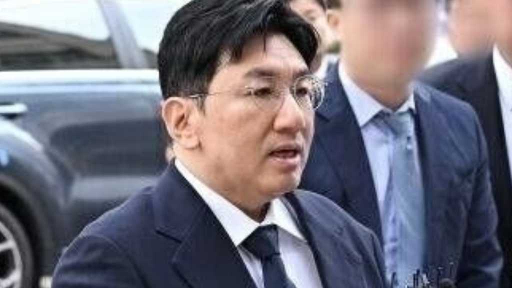 “不正取引容疑”HYBE バン・シヒョク議長、約13時間にわたる3度目の召喚調査が終了