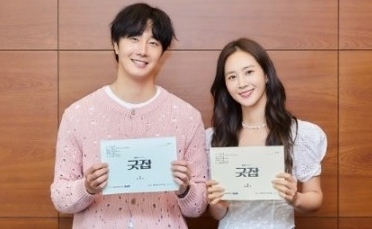 少女時代 ユリ チョン イル出演の新ドラマ グッジョブ 台本読み合わせ現場を公開 Kstyle