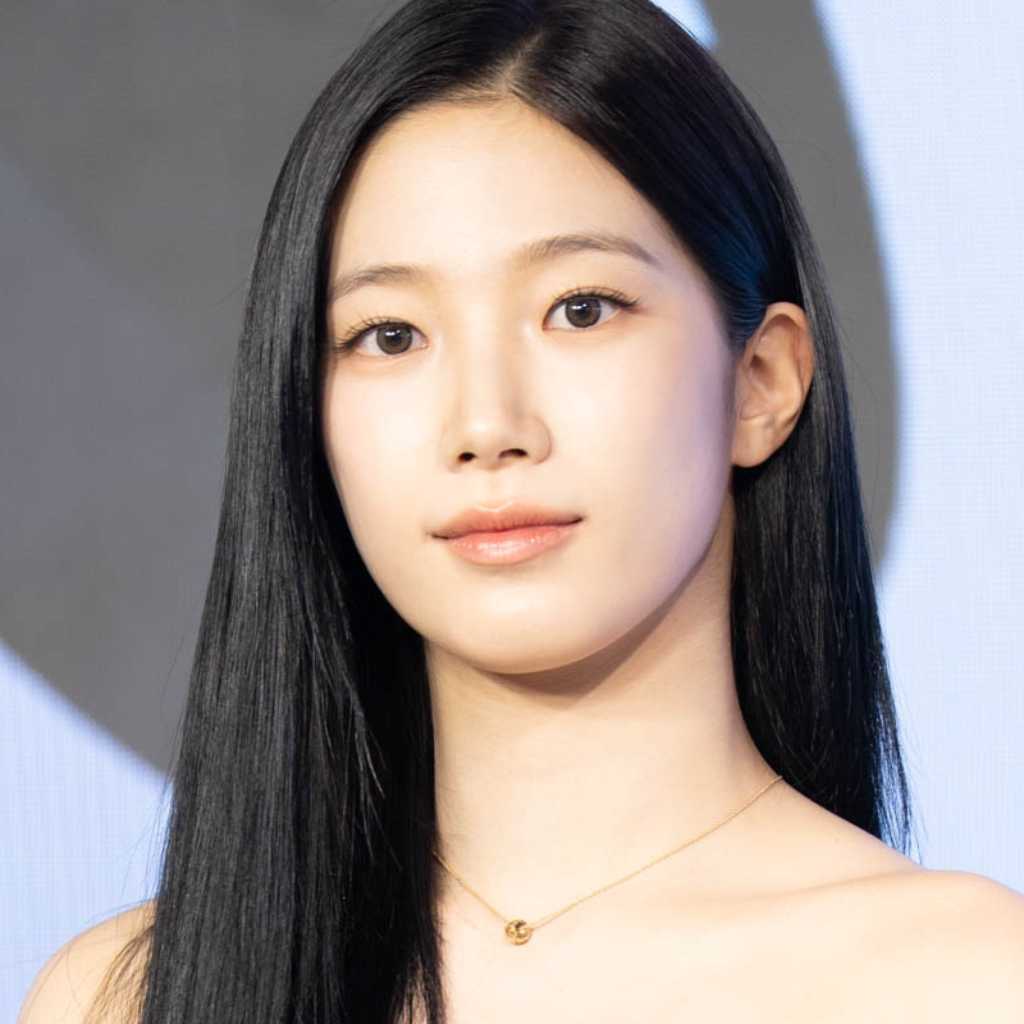 【REPORT】LE SSERAFIMのKAZUHA、カメラ映えするメイクのコツは？“美の秘訣”を明かす「自分自身の肌を綺麗に見せたい」