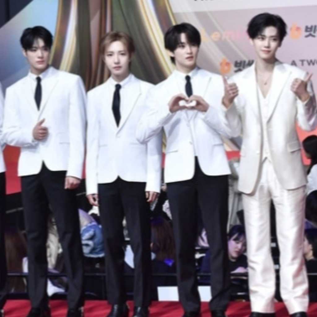 【PHOTO】NCT DREAM「2025 SBS歌謡大典」レッドカーペットに登場