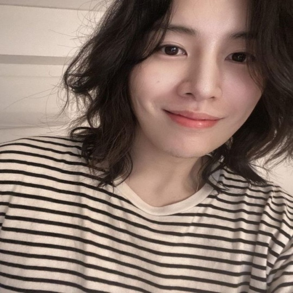 ノ ミヌ 笑顔でファンに新年の挨拶 セルフショットを公開 Happy New Year Kstyle
