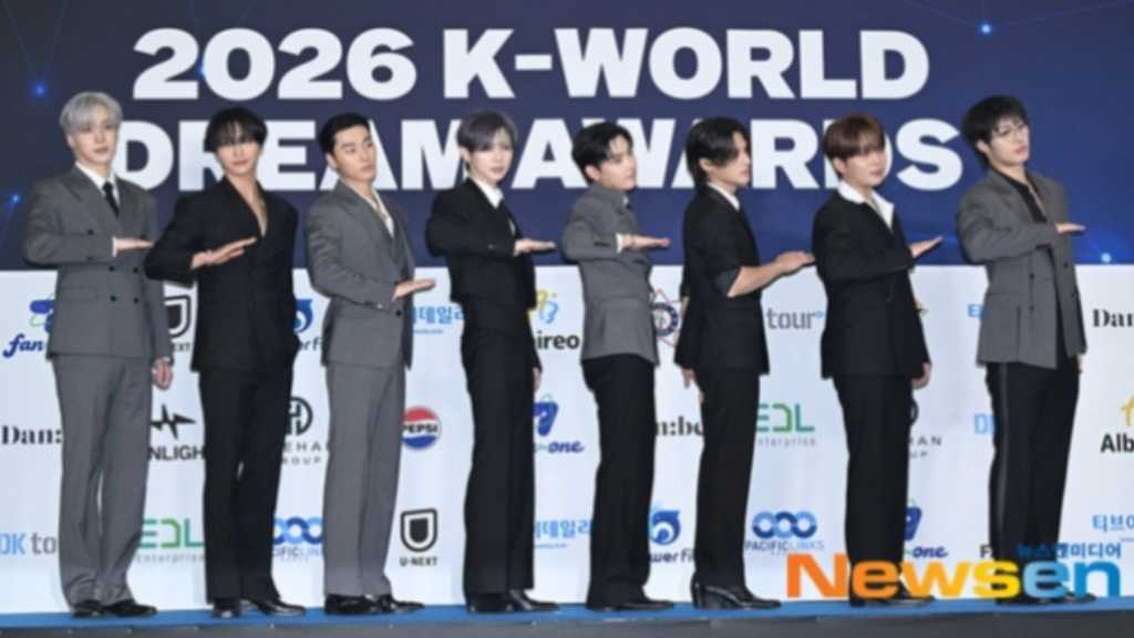 【PHOTO】ATEEZ「2026 K-WORLD DREAM AWARDS」ブルーカーペットに登場