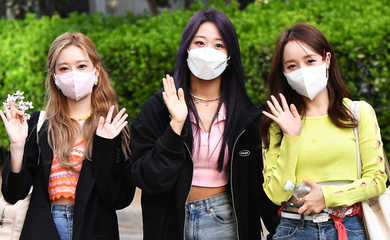【PHOTO】Cherry Bullet＆Jannabi チェ・ジョンフンら「不朽の名曲」収録に参加（動画あり）