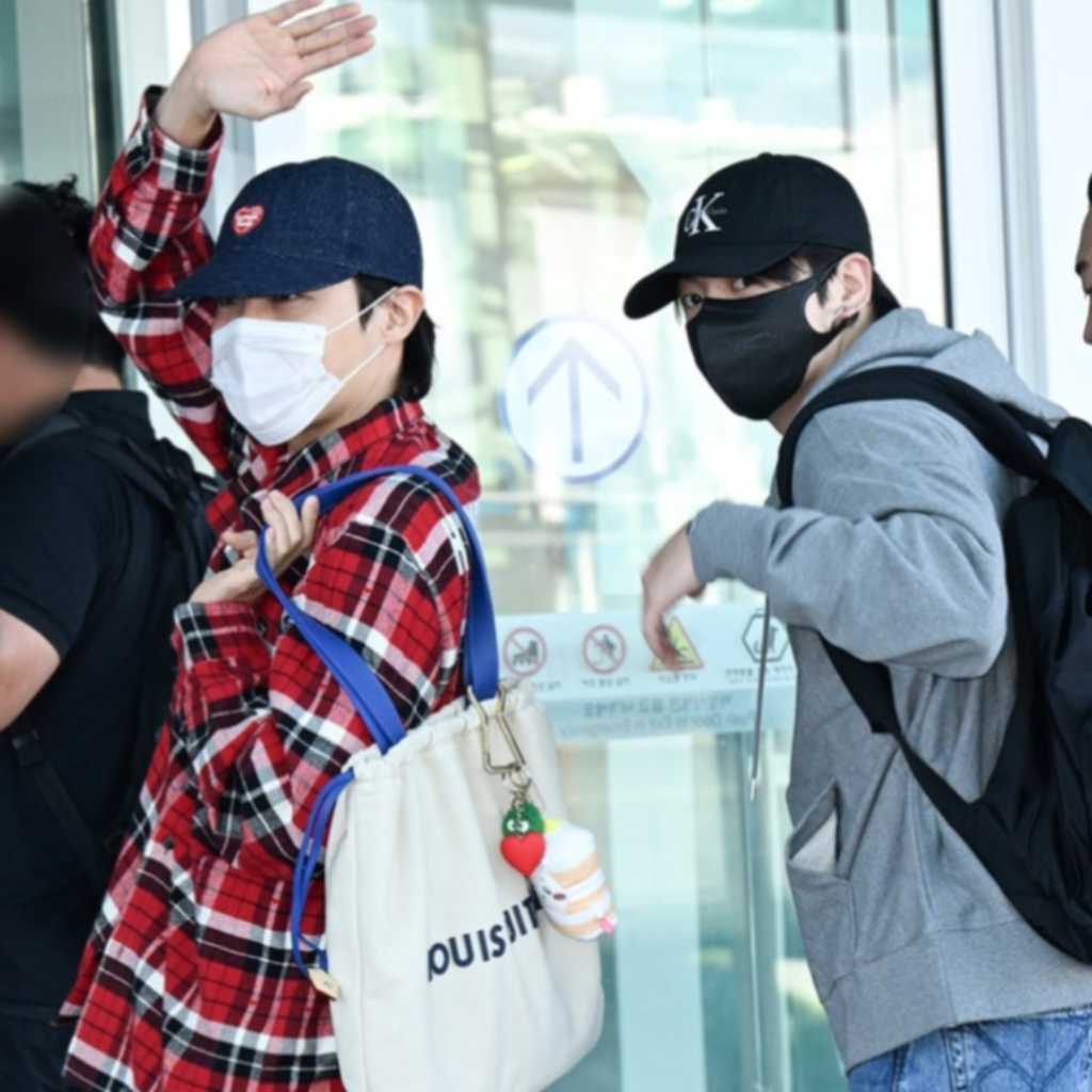 【PHOTO】BTSのJ-HOPE＆ジョングク、スケジュールのため揃って空港へ（動画あり）