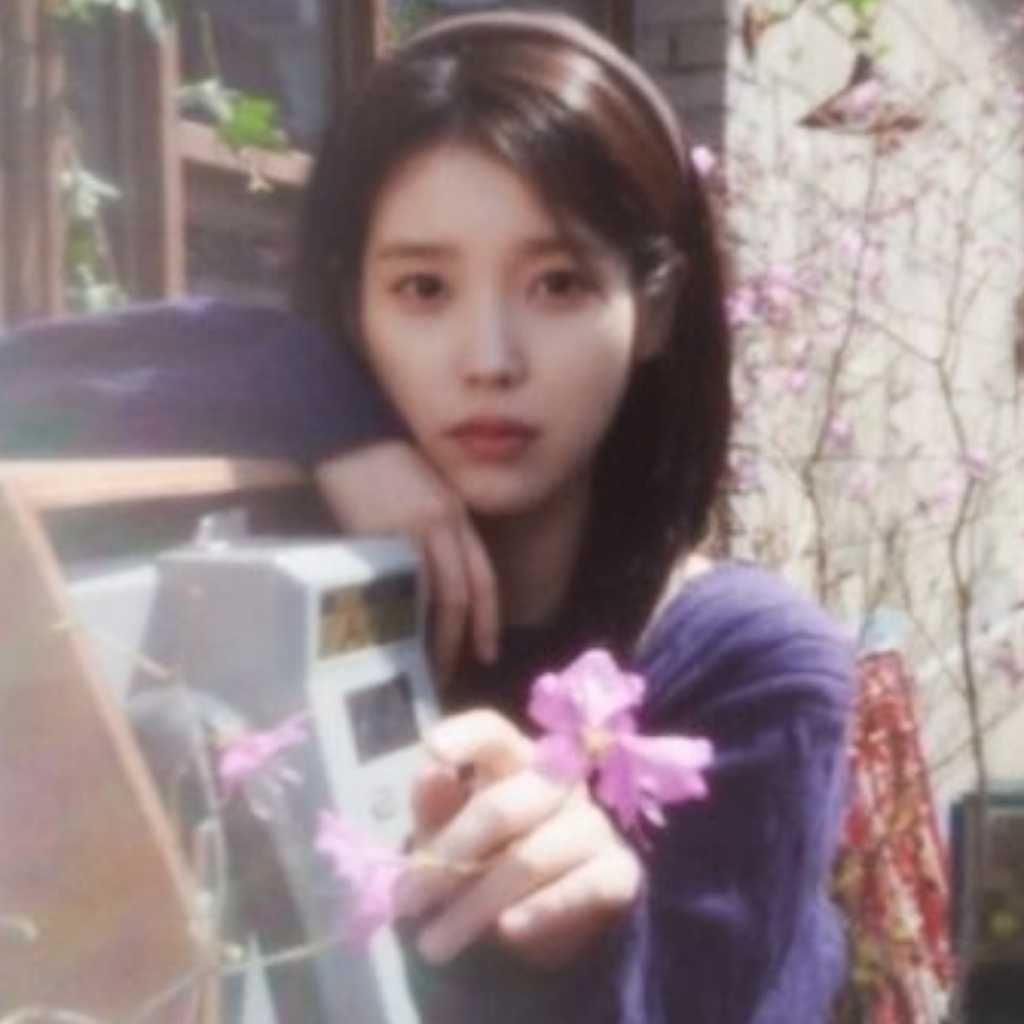 IU、リメイクアルバム「花のしおり3」トラックリストを公開…タイトル曲は「Never Ending Story」